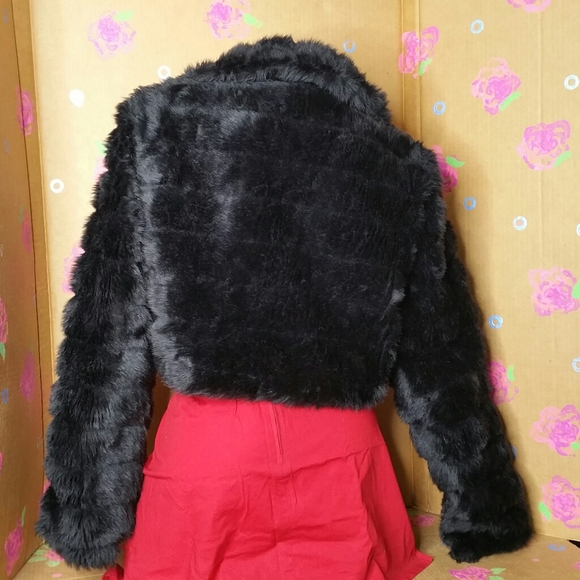 Black Faux Fur Cropped Jacket Junior's Size 1X - Picture 5 of 8